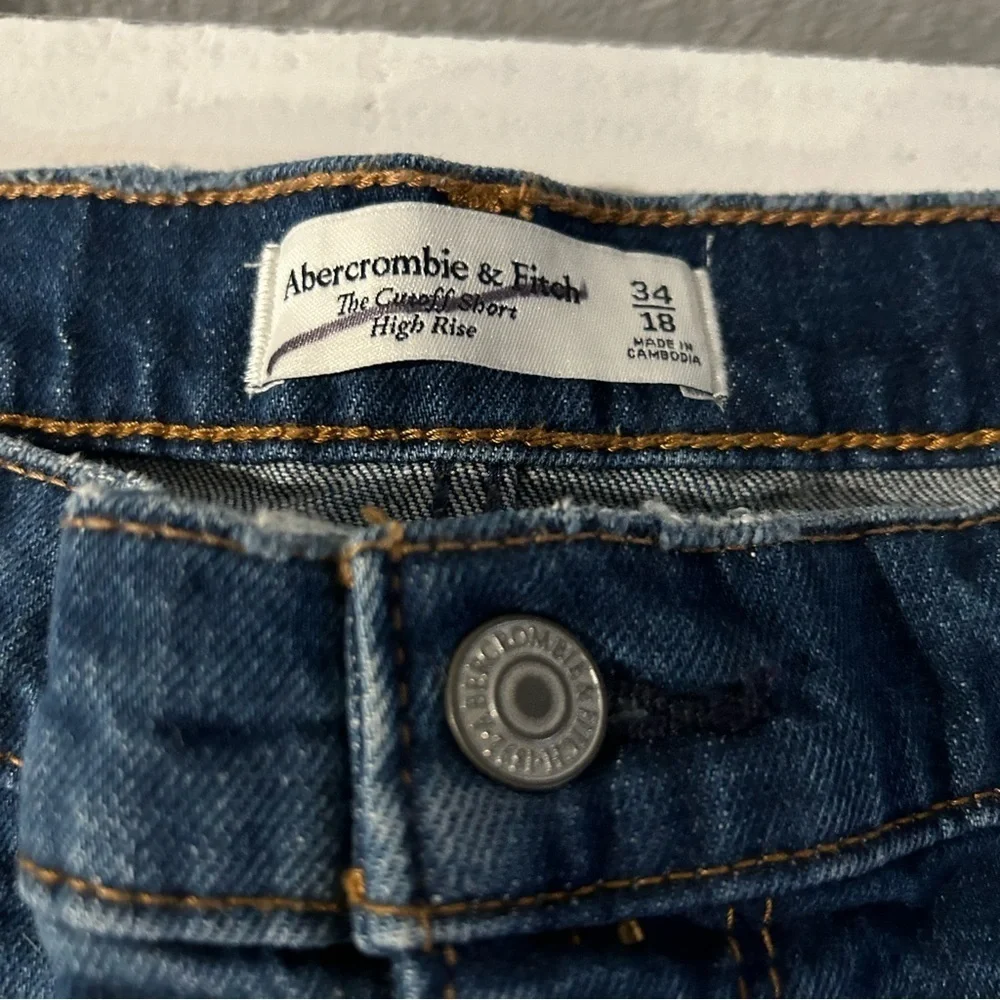 Abercrombie & Fitch The Cutoff High Rise Denim Shorts 34/18 Frayed Hem